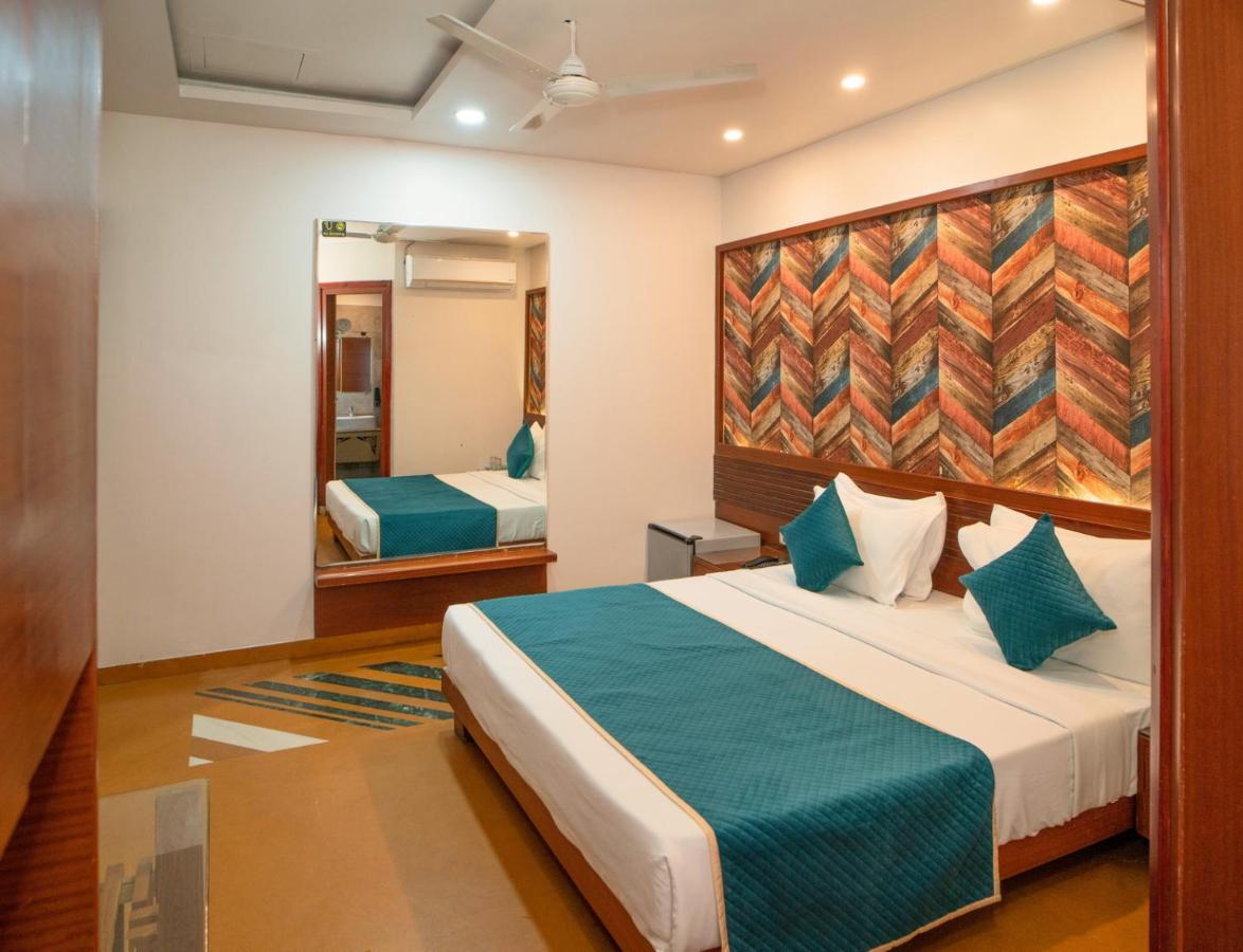 Uddhav Vilas A Family Hotel Удайпур Экстерьер фото