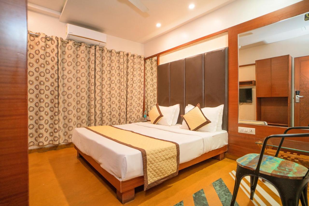 Uddhav Vilas A Family Hotel Удайпур Экстерьер фото