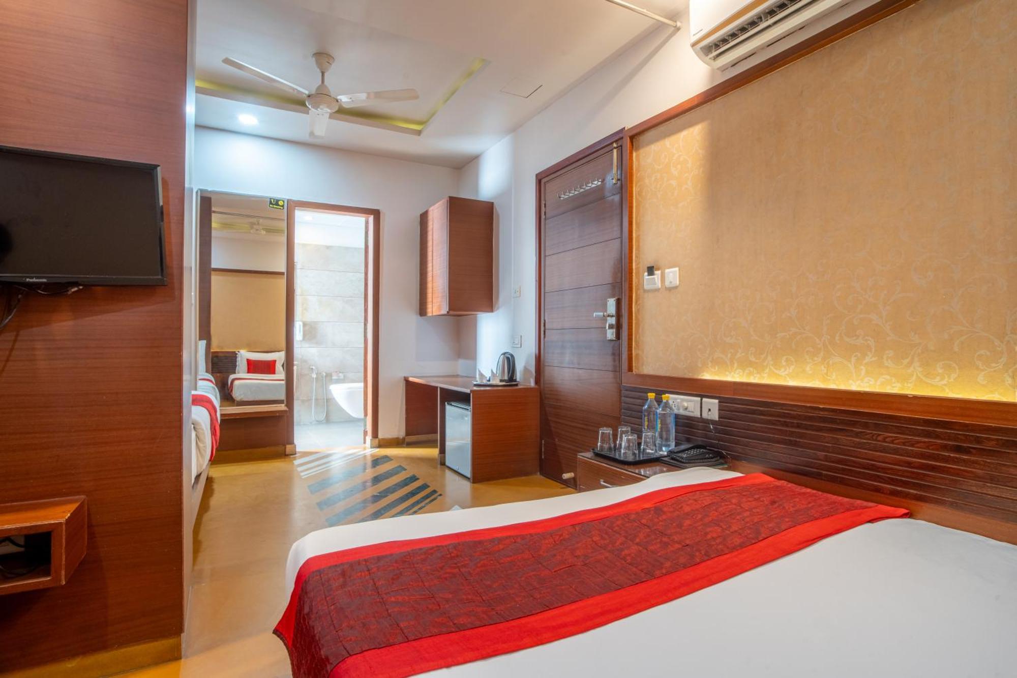 Uddhav Vilas A Family Hotel Удайпур Экстерьер фото